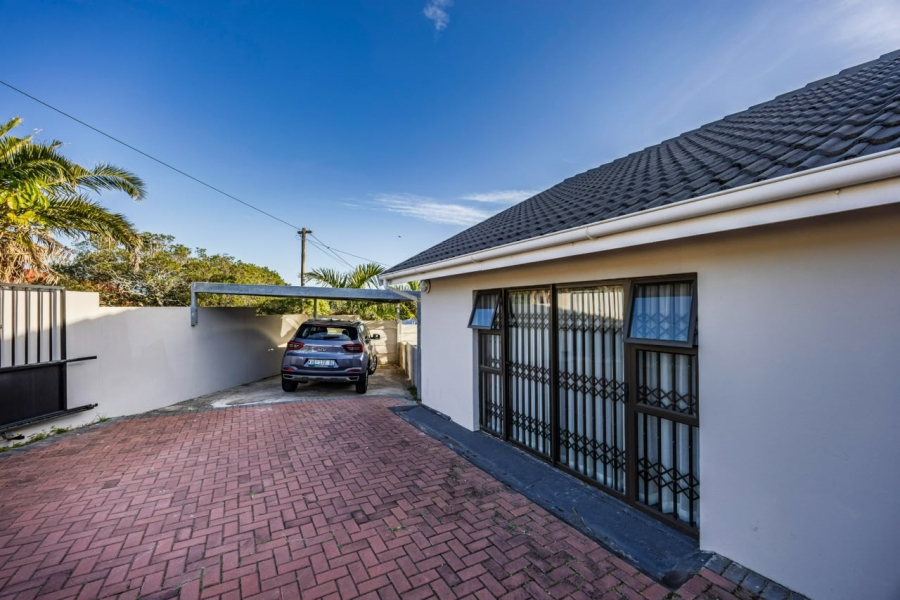4 Bedroom Property for Sale in Beacon Bay Eastern Cape